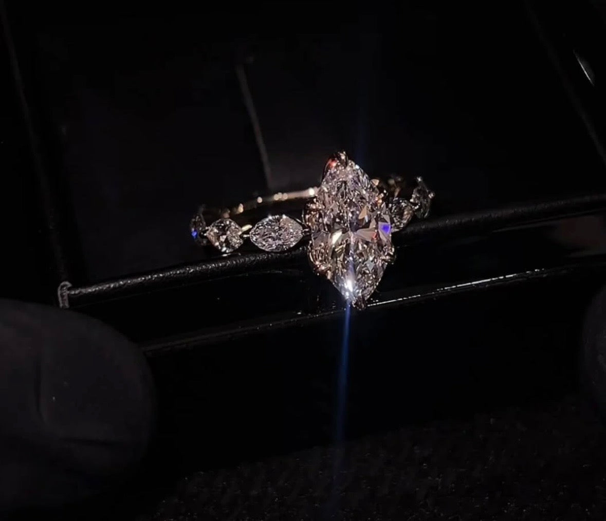 𝐸𝑑𝑒𝑛 - 𝑇ℎ𝑒 𝐷𝑒𝑙𝑖𝑔ℎ𝑡