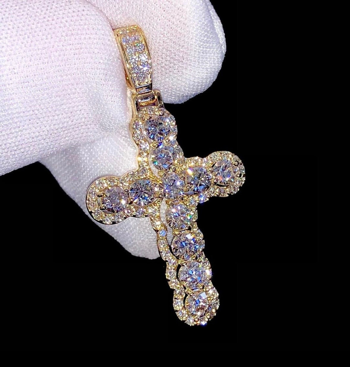 𝐷𝑖𝑎𝑚𝑜𝑛𝑑 𝐶𝑟𝑜𝑠𝑠 𝑃𝑒𝑛𝑑𝑎𝑛𝑡𝑠