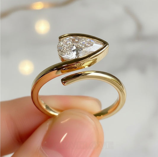 𝐸𝑙𝑙𝑖𝑒 - 𝑇ℎ𝑒 𝐵𝑟𝑖𝑔ℎ𝑡 𝑆ℎ𝑖𝑛𝑖𝑛𝑔 𝐿𝑖𝑔ℎ𝑡