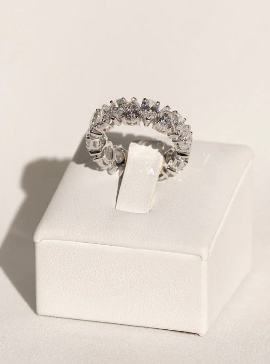 𝐸𝑡𝑒𝑟𝑛𝑖𝑡𝑦 𝑅𝑖𝑛𝑔 – 𝑃𝑒𝑎𝑟 𝑠ℎ𝑎𝑝𝑒 𝐷𝑖𝑎𝑚𝑜𝑛𝑑𝑠