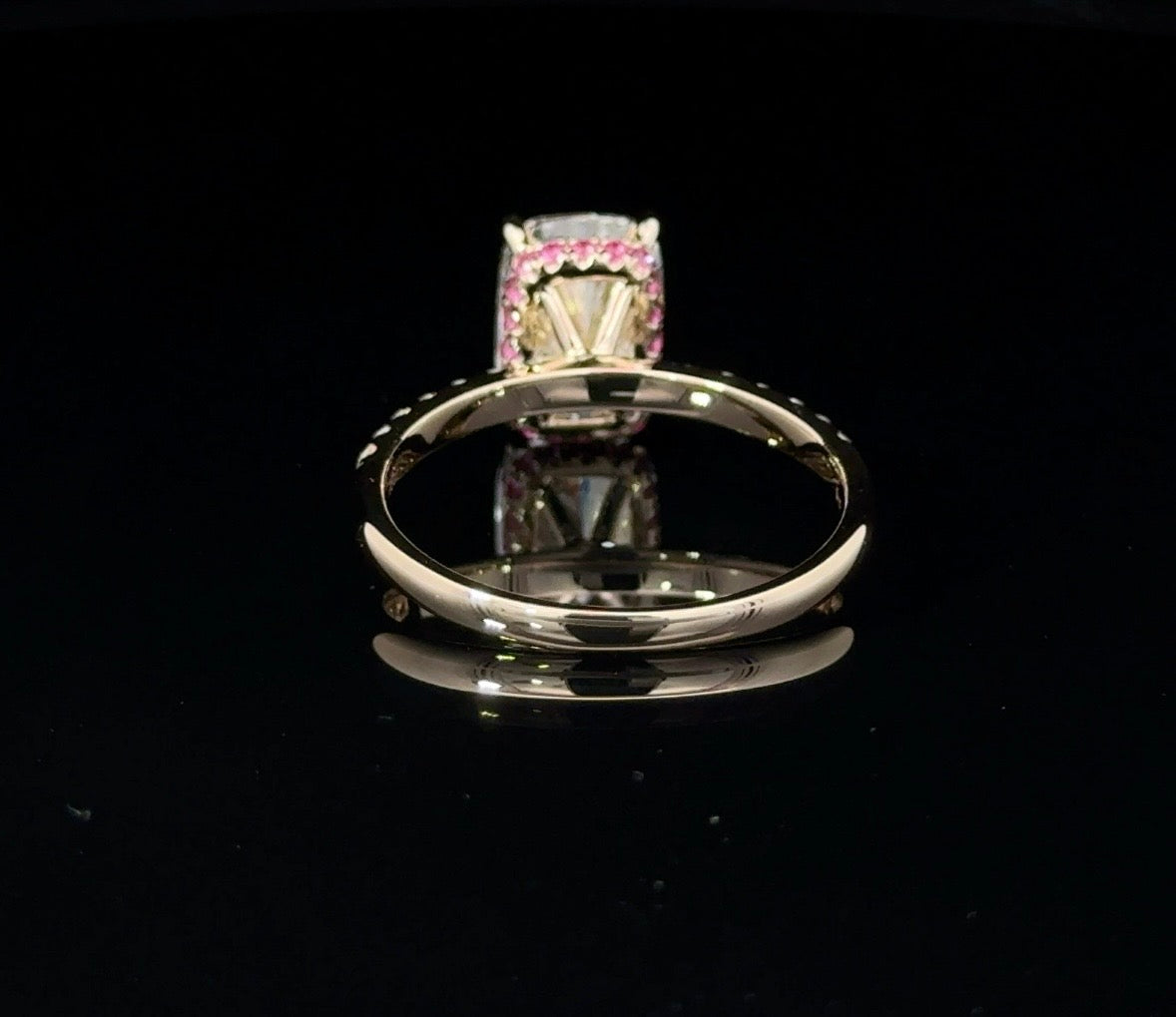 𝐴𝑙𝑒𝑛𝑎 - 𝑆ℎ𝑖𝑛𝑖𝑛𝑔 𝐿𝑖𝑔ℎ𝑡