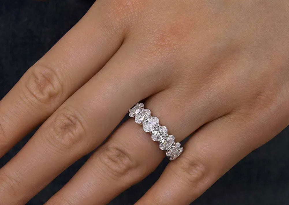 𝐸𝑡𝑒𝑟𝑛𝑖𝑡𝑦 𝑅𝑖𝑛𝑔 – 𝑂𝑣𝑎𝑙 𝐶𝑢𝑡 𝐷𝑖𝑎𝑚𝑜𝑛𝑑𝑠