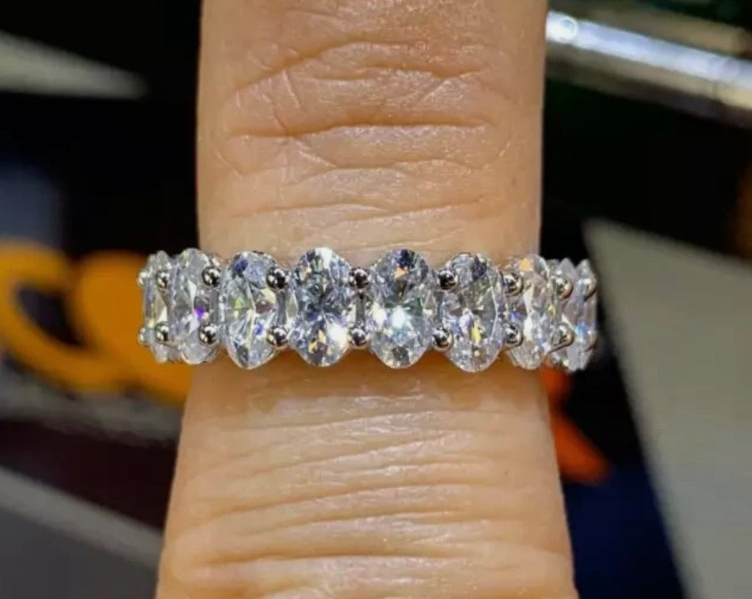 𝐸𝑡𝑒𝑟𝑛𝑖𝑡𝑦 𝑅𝑖𝑛𝑔 – 𝑂𝑣𝑎𝑙 𝐶𝑢𝑡 𝐷𝑖𝑎𝑚𝑜𝑛𝑑𝑠