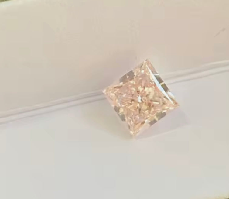 𝑃𝑖𝑛𝑘 𝐷𝑖𝑎𝑚𝑜𝑛𝑑𝑠