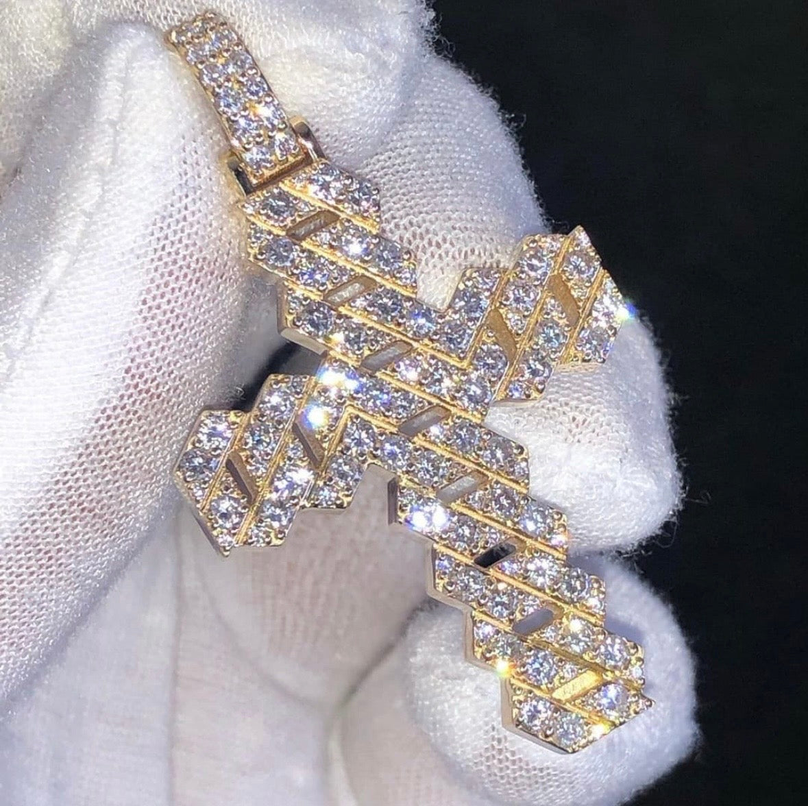 𝐷𝑖𝑎𝑚𝑜𝑛𝑑 𝐶𝑟𝑜𝑠𝑠 𝑃𝑒𝑛𝑑𝑎𝑛𝑡𝑠