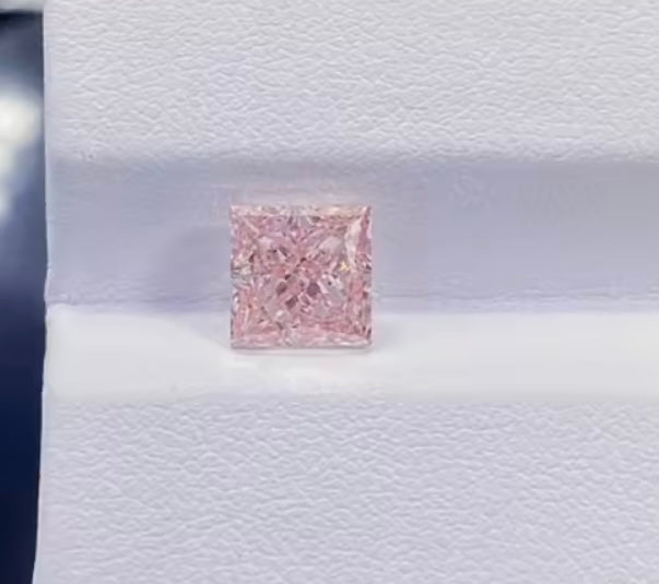 𝑃𝑖𝑛𝑘 𝐷𝑖𝑎𝑚𝑜𝑛𝑑𝑠