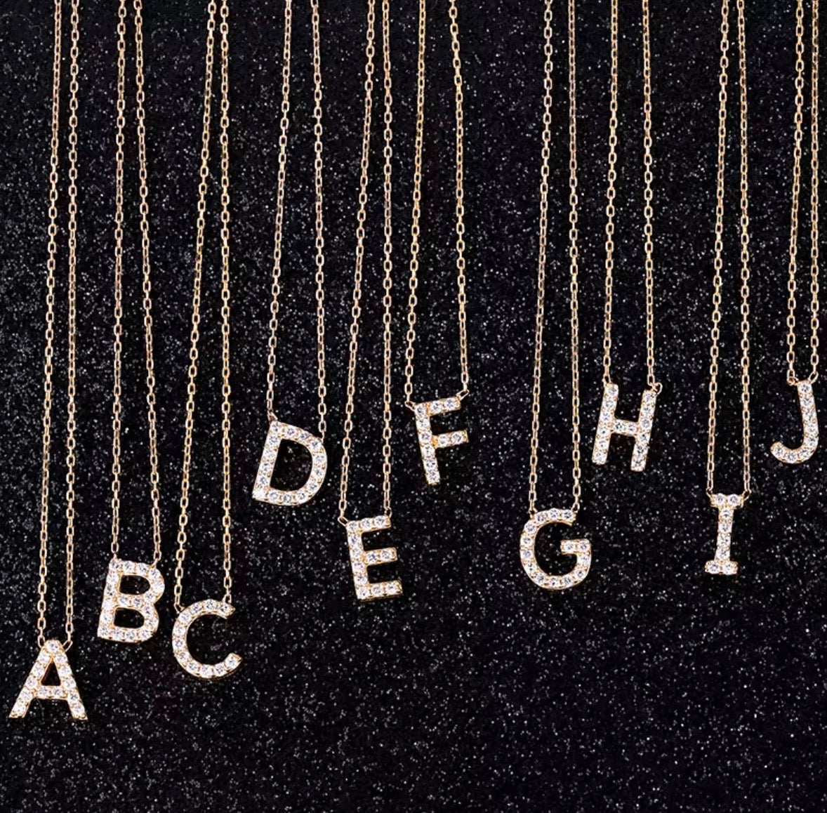 𝐷𝑖𝑎𝑚𝑜𝑛𝑑 𝐼𝑛𝑖𝑡𝑖𝑎𝑙 𝑃𝑎𝑣𝑒́ 𝑁𝑒𝑐𝑘𝑙𝑎𝑐𝑒𝑠