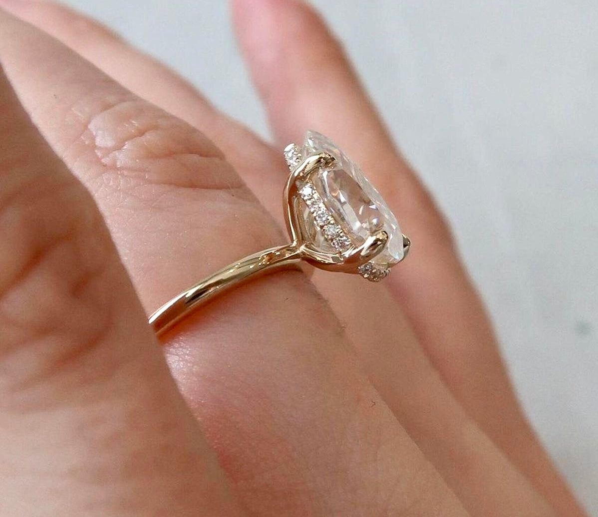 𝐶𝑒𝑙𝑖𝑛𝑒 - 𝐻𝑒𝑎𝑣𝑒𝑛𝑙𝑦