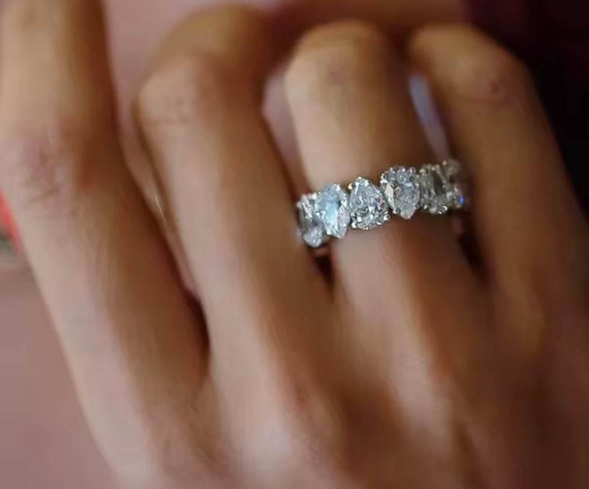 𝐸𝑡𝑒𝑟𝑛𝑖𝑡𝑦 𝑅𝑖𝑛𝑔 – 𝑃𝑒𝑎𝑟 𝑠ℎ𝑎𝑝𝑒 𝐷𝑖𝑎𝑚𝑜𝑛𝑑𝑠