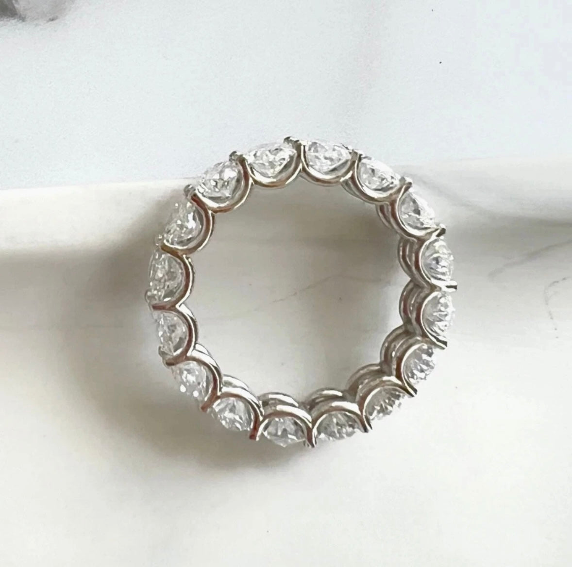 𝐸𝑡𝑒𝑟𝑛𝑖𝑡𝑦 𝑅𝑖𝑛𝑔 – 𝑅𝑎𝑑𝑖𝑎𝑛𝑡 𝐶𝑢𝑡 𝐷𝑖𝑎𝑚𝑜𝑛𝑑𝑠, 𝑈-𝑆ℎ𝑎𝑝𝑒𝑑