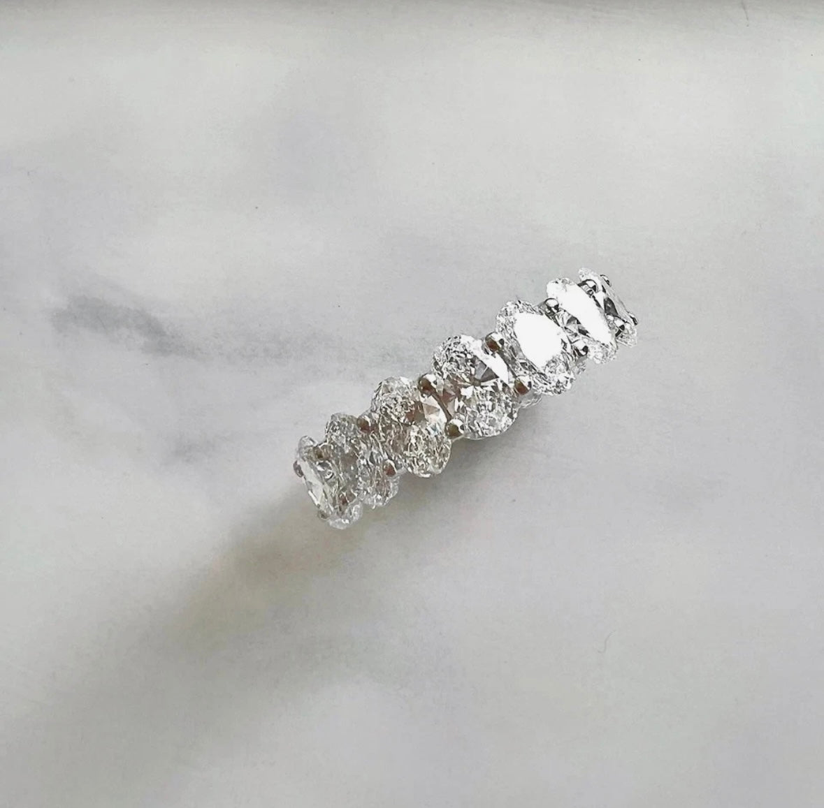 𝐸𝑡𝑒𝑟𝑛𝑖𝑡𝑦 𝑅𝑖𝑛𝑔 – 𝑂𝑣𝑎𝑙 𝐶𝑢𝑡 𝐷𝑖𝑎𝑚𝑜𝑛𝑑𝑠