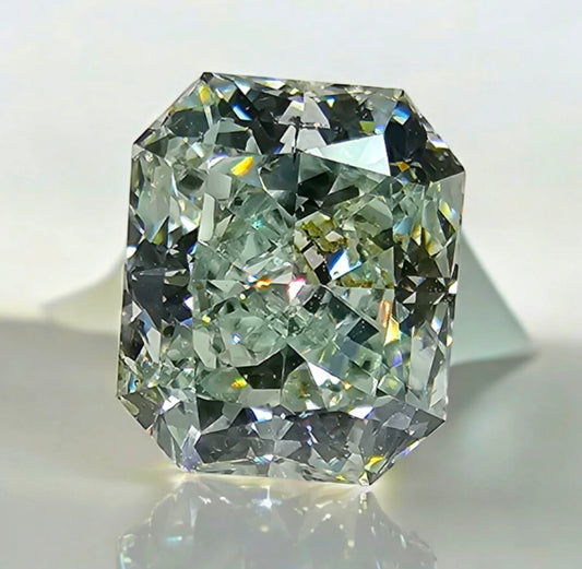 𝐺𝑟𝑒𝑒𝑛 𝐷𝑖𝑎𝑚𝑜𝑛𝑑𝑠