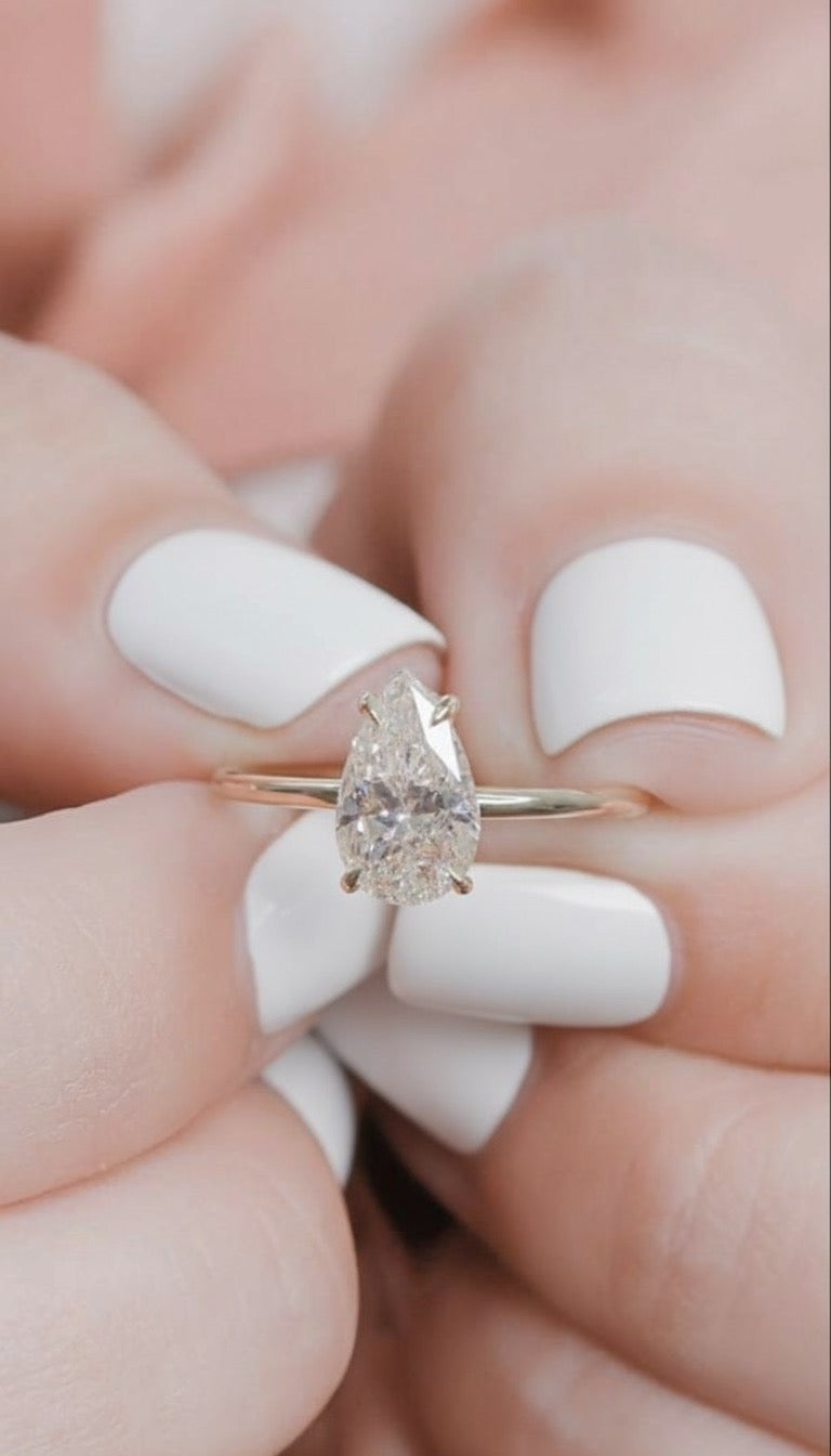 𝐶𝑒𝑙𝑖𝑛𝑒 - 𝐻𝑒𝑎𝑣𝑒𝑛𝑙𝑦