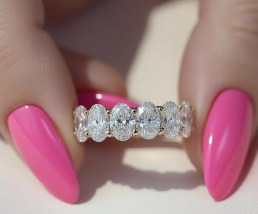 𝐸𝑡𝑒𝑟𝑛𝑖𝑡𝑦 𝑅𝑖𝑛𝑔 – 𝑂𝑣𝑎𝑙 𝐶𝑢𝑡 𝐷𝑖𝑎𝑚𝑜𝑛𝑑𝑠