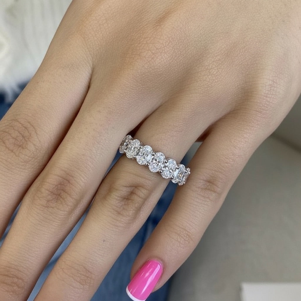 𝐸𝑡𝑒𝑟𝑛𝑖𝑡𝑦 𝑅𝑖𝑛𝑔 – 𝑂𝑣𝑎𝑙 𝐶𝑢𝑡 𝐷𝑖𝑎𝑚𝑜𝑛𝑑𝑠