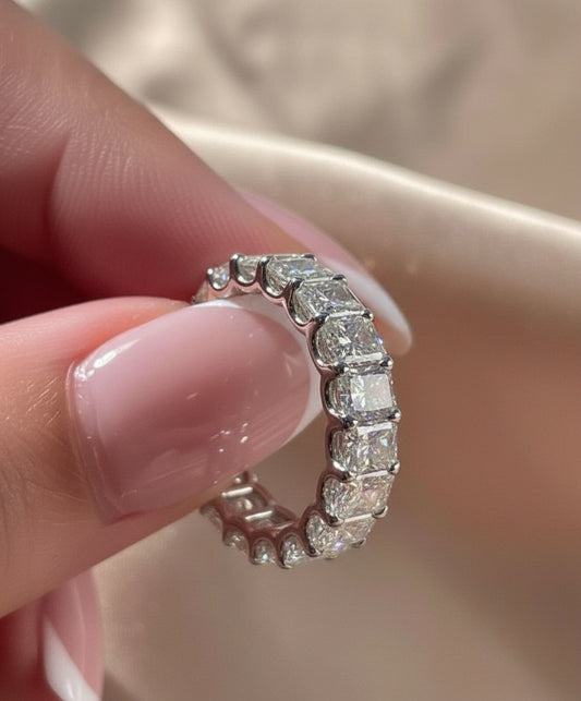 𝐸𝑡𝑒𝑟𝑛𝑖𝑡𝑦 𝑅𝑖𝑛𝑔 – 𝑅𝑎𝑑𝑖𝑎𝑛𝑡 𝐶𝑢𝑡 𝐷𝑖𝑎𝑚𝑜𝑛𝑑𝑠, 𝑈-𝑆ℎ𝑎𝑝𝑒𝑑