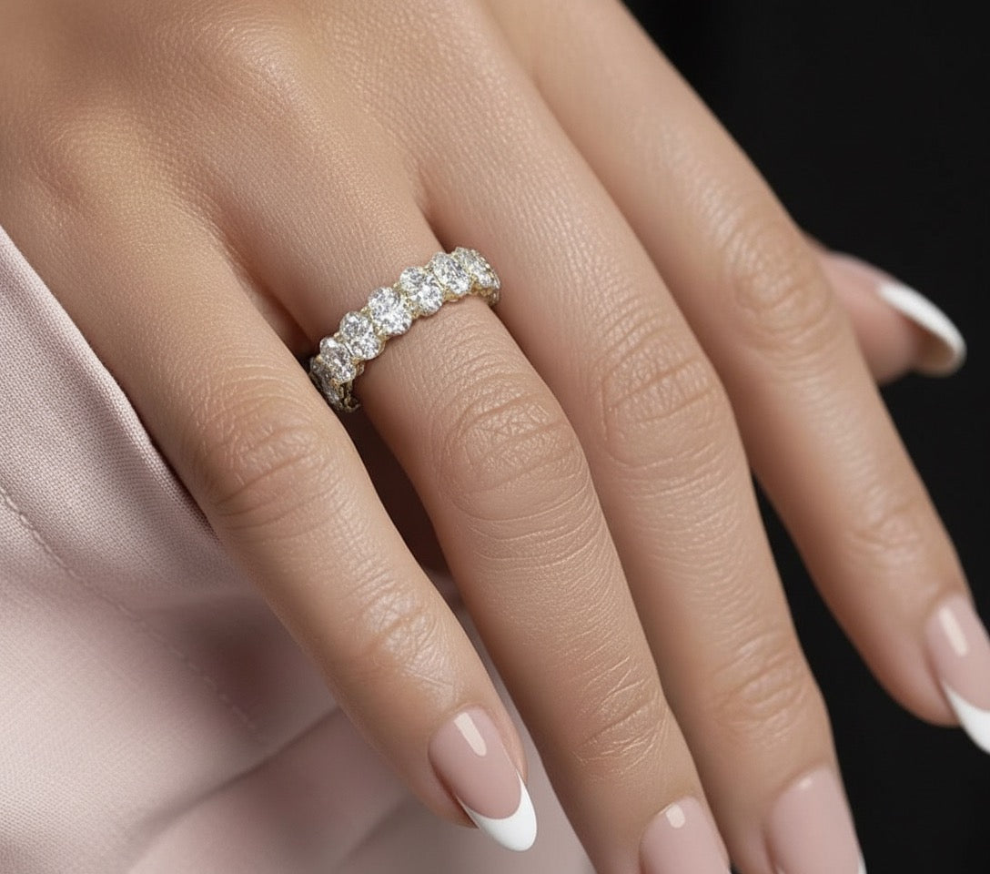 𝐸𝑡𝑒𝑟𝑛𝑖𝑡𝑦 𝑅𝑖𝑛𝑔 – 𝑂𝑣𝑎𝑙 𝐶𝑢𝑡 𝐷𝑖𝑎𝑚𝑜𝑛𝑑𝑠