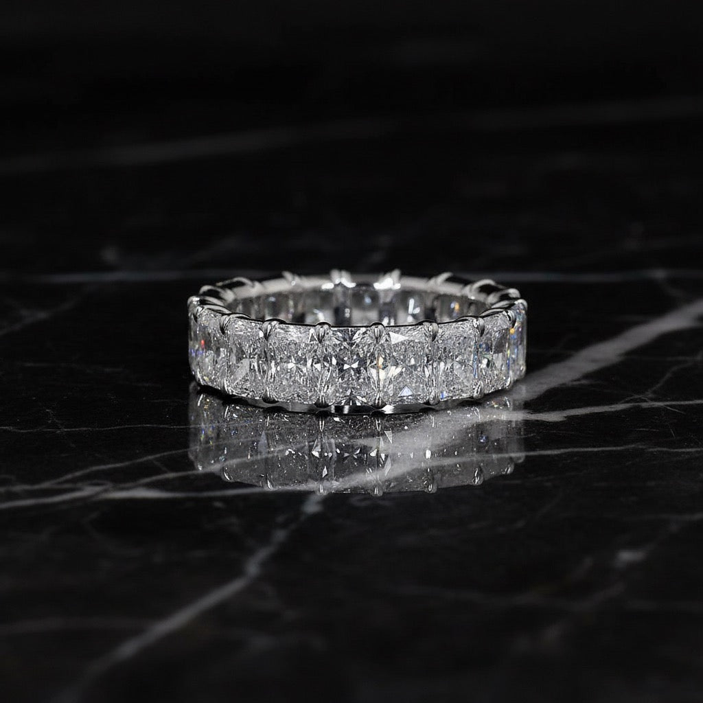 𝐸𝑡𝑒𝑟𝑛𝑖𝑡𝑦 𝑅𝑖𝑛𝑔 – 𝑅𝑎𝑑𝑖𝑎𝑛𝑡 𝑐𝑢𝑡 𝐷𝑖𝑎𝑚𝑜𝑛𝑑𝑠, 𝑆𝑡𝑟𝑎𝑖𝑔ℎ𝑡 𝐸𝑑𝑔𝑒