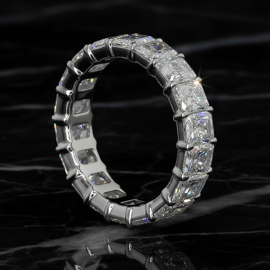 𝐸𝑡𝑒𝑟𝑛𝑖𝑡𝑦 𝑅𝑖𝑛𝑔 – 𝑅𝑎𝑑𝑖𝑎𝑛𝑡 𝑐𝑢𝑡 𝐷𝑖𝑎𝑚𝑜𝑛𝑑𝑠, 𝑆𝑡𝑟𝑎𝑖𝑔ℎ𝑡 𝐸𝑑𝑔𝑒