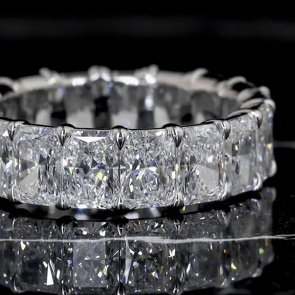 𝐸𝑡𝑒𝑟𝑛𝑖𝑡𝑦 𝑅𝑖𝑛𝑔 – 𝑅𝑎𝑑𝑖𝑎𝑛𝑡 𝑐𝑢𝑡 𝐷𝑖𝑎𝑚𝑜𝑛𝑑𝑠, 𝑆𝑡𝑟𝑎𝑖𝑔ℎ𝑡 𝐸𝑑𝑔𝑒