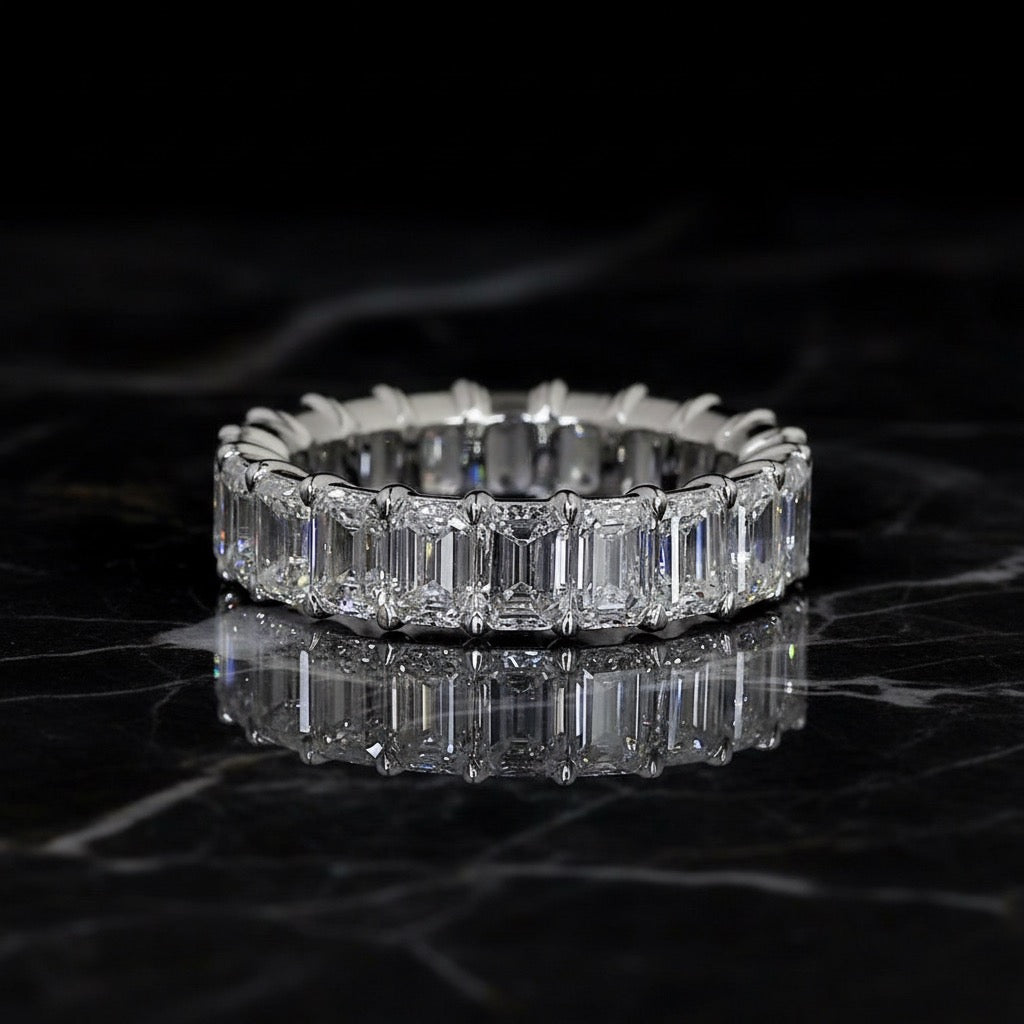 𝐸𝑡𝑒𝑟𝑛𝑖𝑡𝑦 𝑅𝑖𝑛𝑔 – 𝐸𝑚𝑒𝑟𝑎𝑙𝑑 𝑐𝑢𝑡 𝐷𝑖𝑎𝑚𝑜𝑛𝑑𝑠