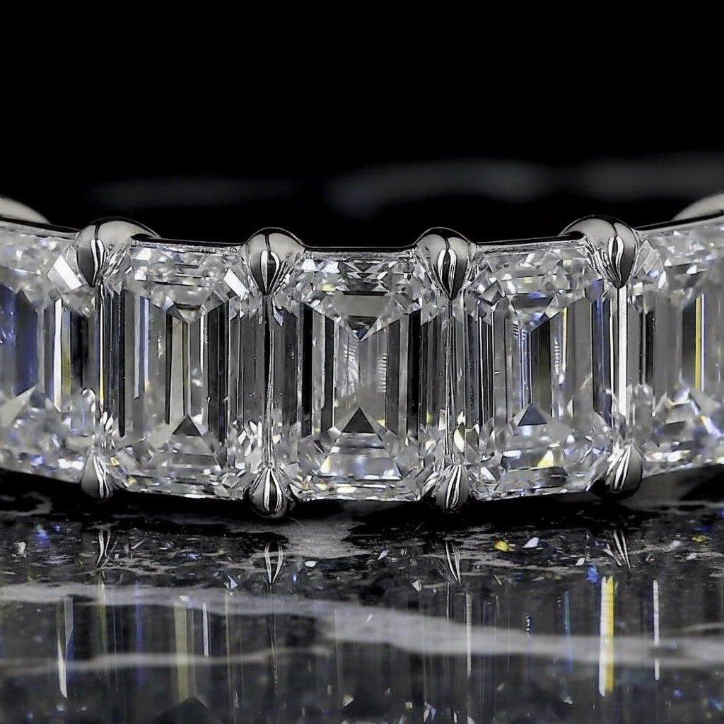 𝐸𝑡𝑒𝑟𝑛𝑖𝑡𝑦 𝑅𝑖𝑛𝑔 – 𝐸𝑚𝑒𝑟𝑎𝑙𝑑 𝑐𝑢𝑡 𝐷𝑖𝑎𝑚𝑜𝑛𝑑𝑠