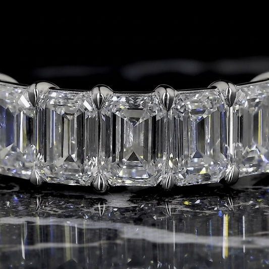 𝐸𝑡𝑒𝑟𝑛𝑖𝑡𝑦 𝑅𝑖𝑛𝑔 – 𝐸𝑚𝑒𝑟𝑎𝑙𝑑 𝑐𝑢𝑡 𝐷𝑖𝑎𝑚𝑜𝑛𝑑𝑠