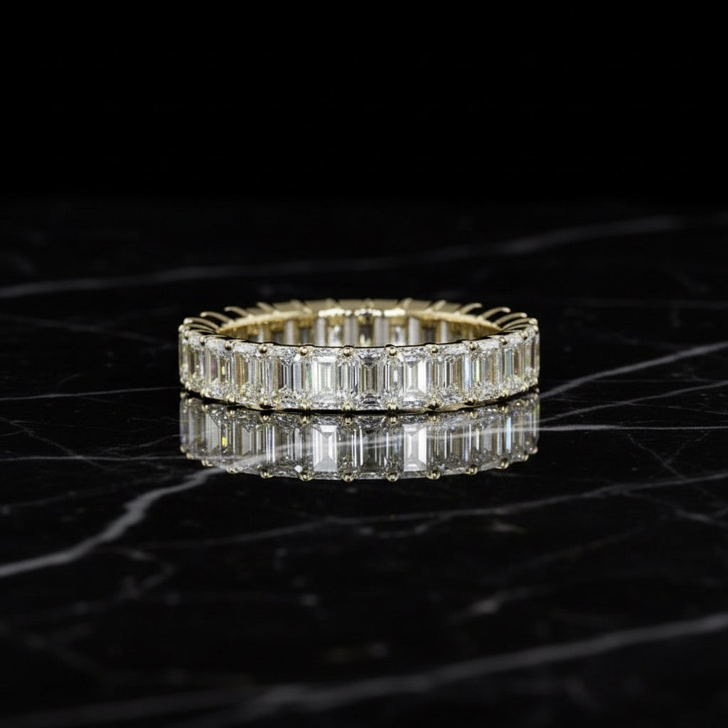 𝐸𝑡𝑒𝑟𝑛𝑖𝑡𝑦 𝑅𝑖𝑛𝑔 – 𝐸𝑚𝑒𝑟𝑎𝑙𝑑 𝑐𝑢𝑡 𝐷𝑖𝑎𝑚𝑜𝑛𝑑𝑠