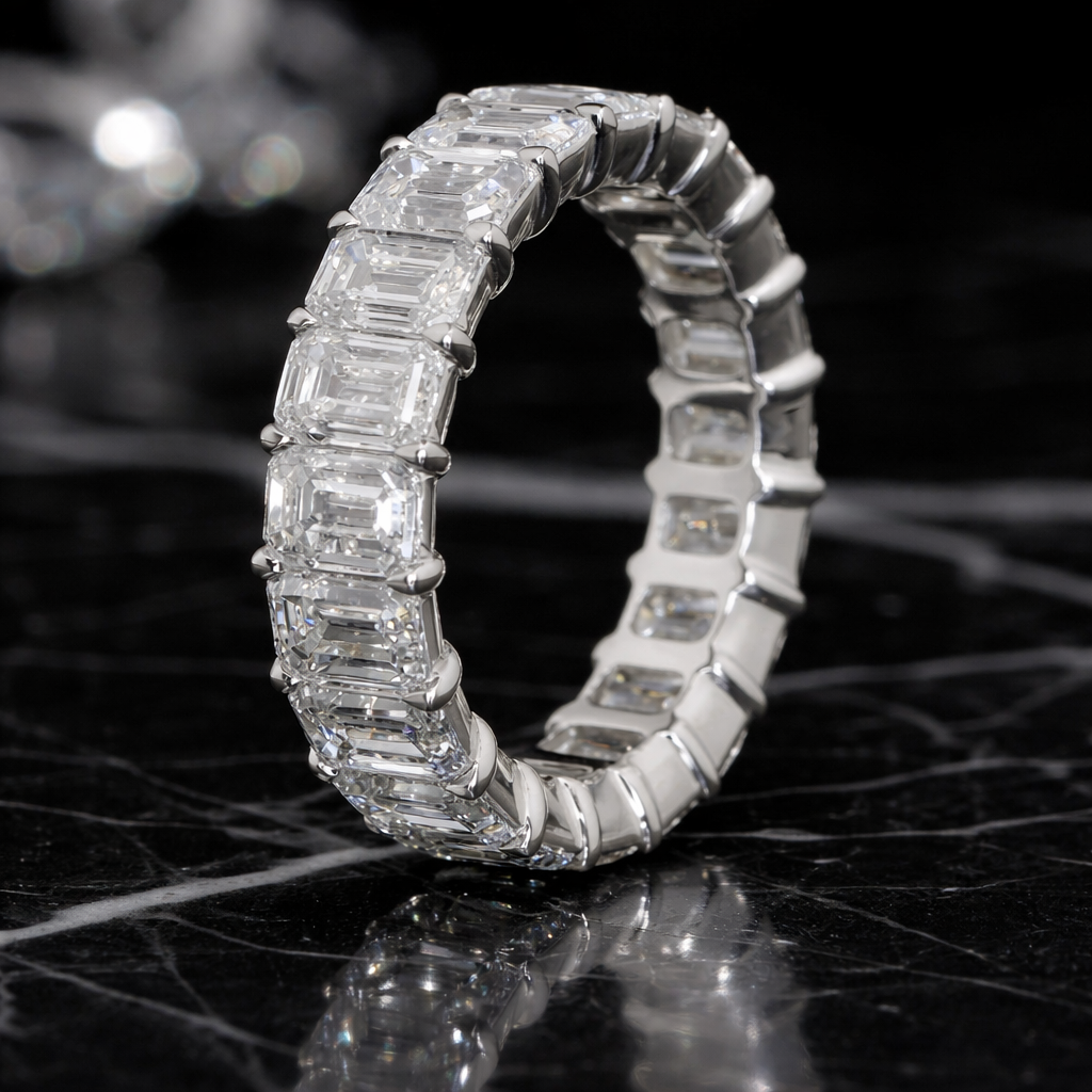 𝐸𝑡𝑒𝑟𝑛𝑖𝑡𝑦 𝑅𝑖𝑛𝑔 – 𝐸𝑚𝑒𝑟𝑎𝑙𝑑 𝑐𝑢𝑡 𝐷𝑖𝑎𝑚𝑜𝑛𝑑𝑠