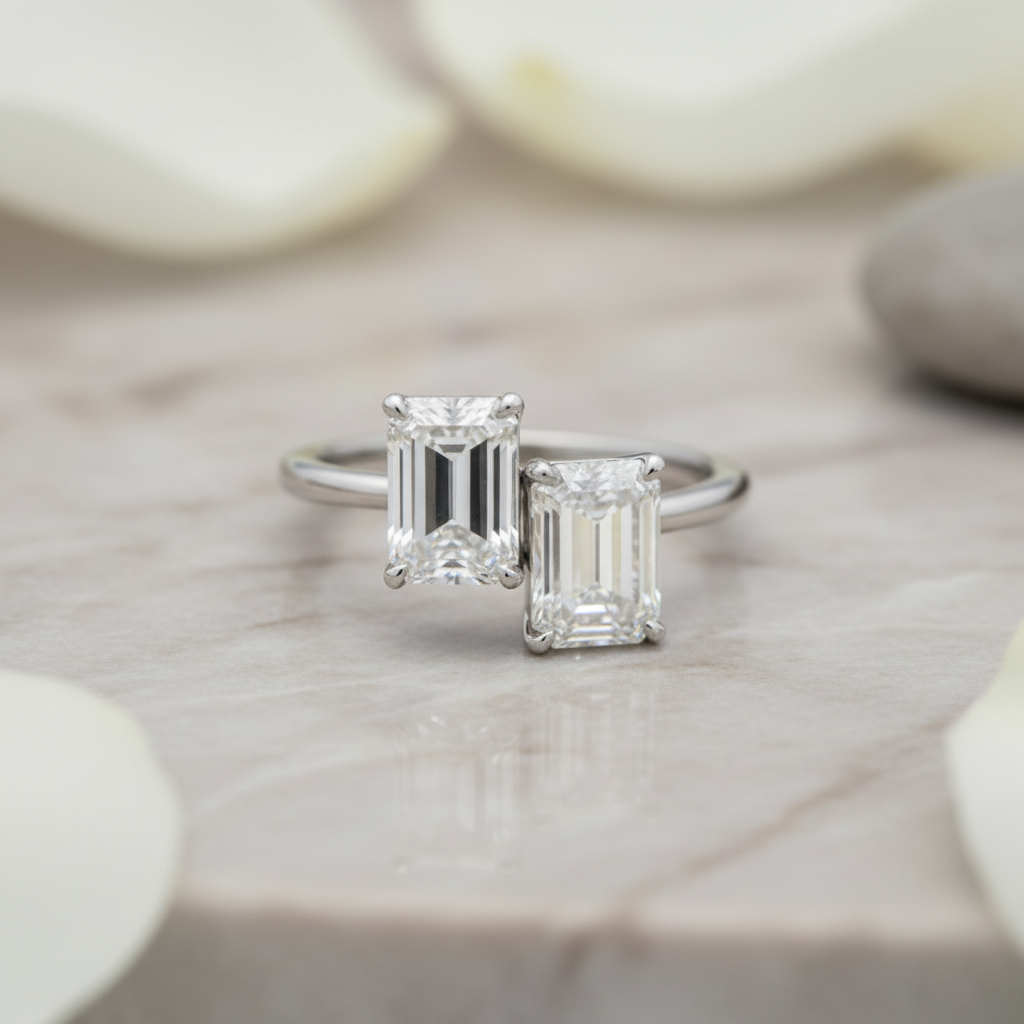 Emerald-cut diamond toi et moi ring on white gold band